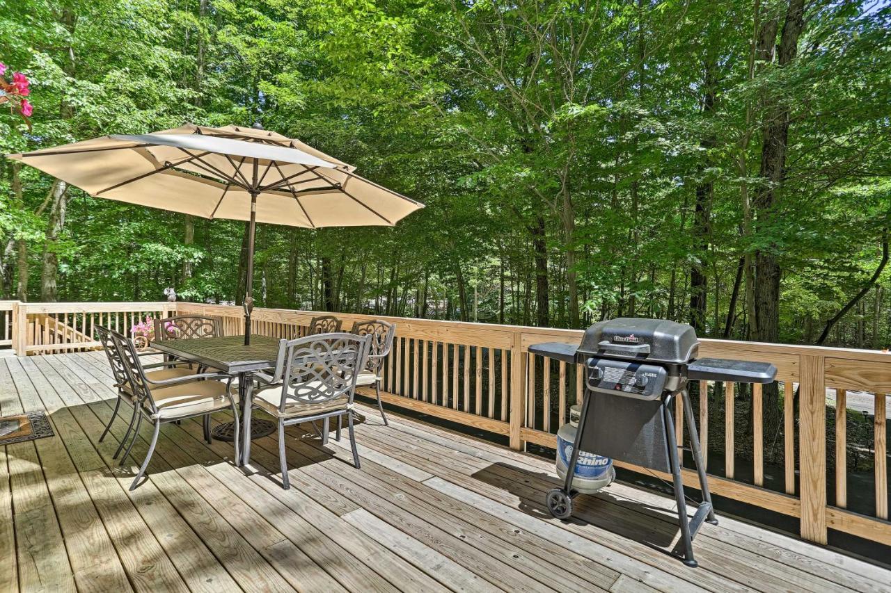 Bear Den Rustic Pocono Lake Home With Game Room! Luaran gambar