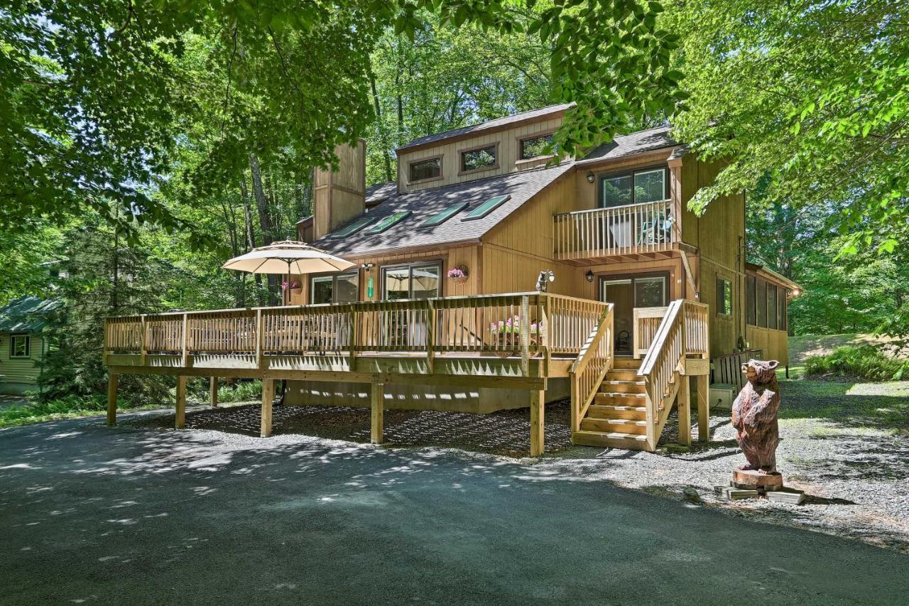 Bear Den Rustic Pocono Lake Home With Game Room! Luaran gambar