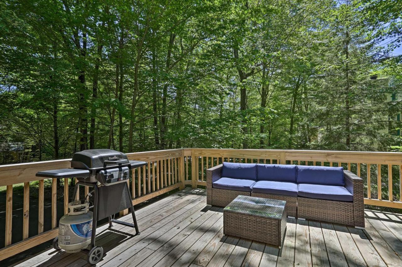 Bear Den Rustic Pocono Lake Home With Game Room! Luaran gambar