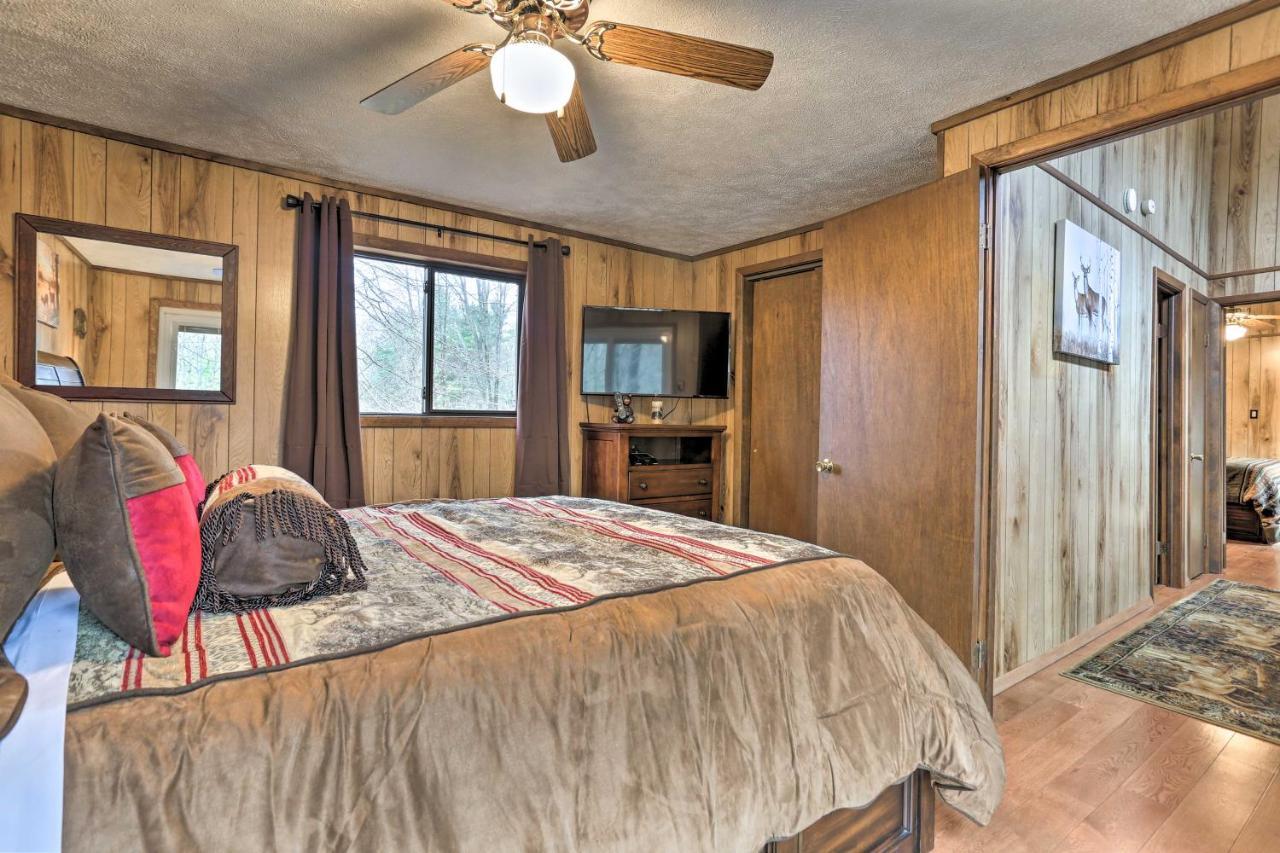 Bear Den Rustic Pocono Lake Home With Game Room! Luaran gambar