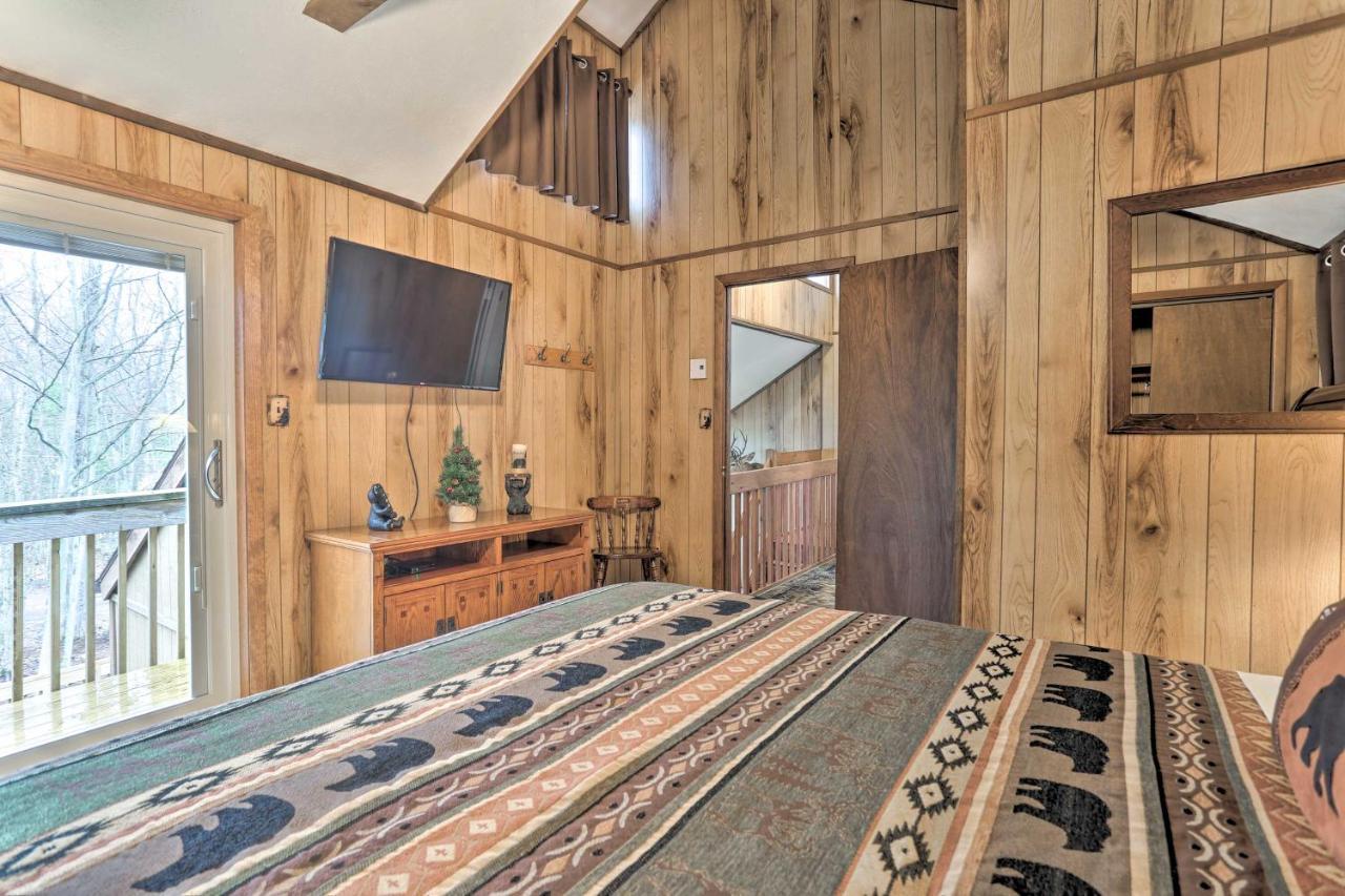 Bear Den Rustic Pocono Lake Home With Game Room! Luaran gambar