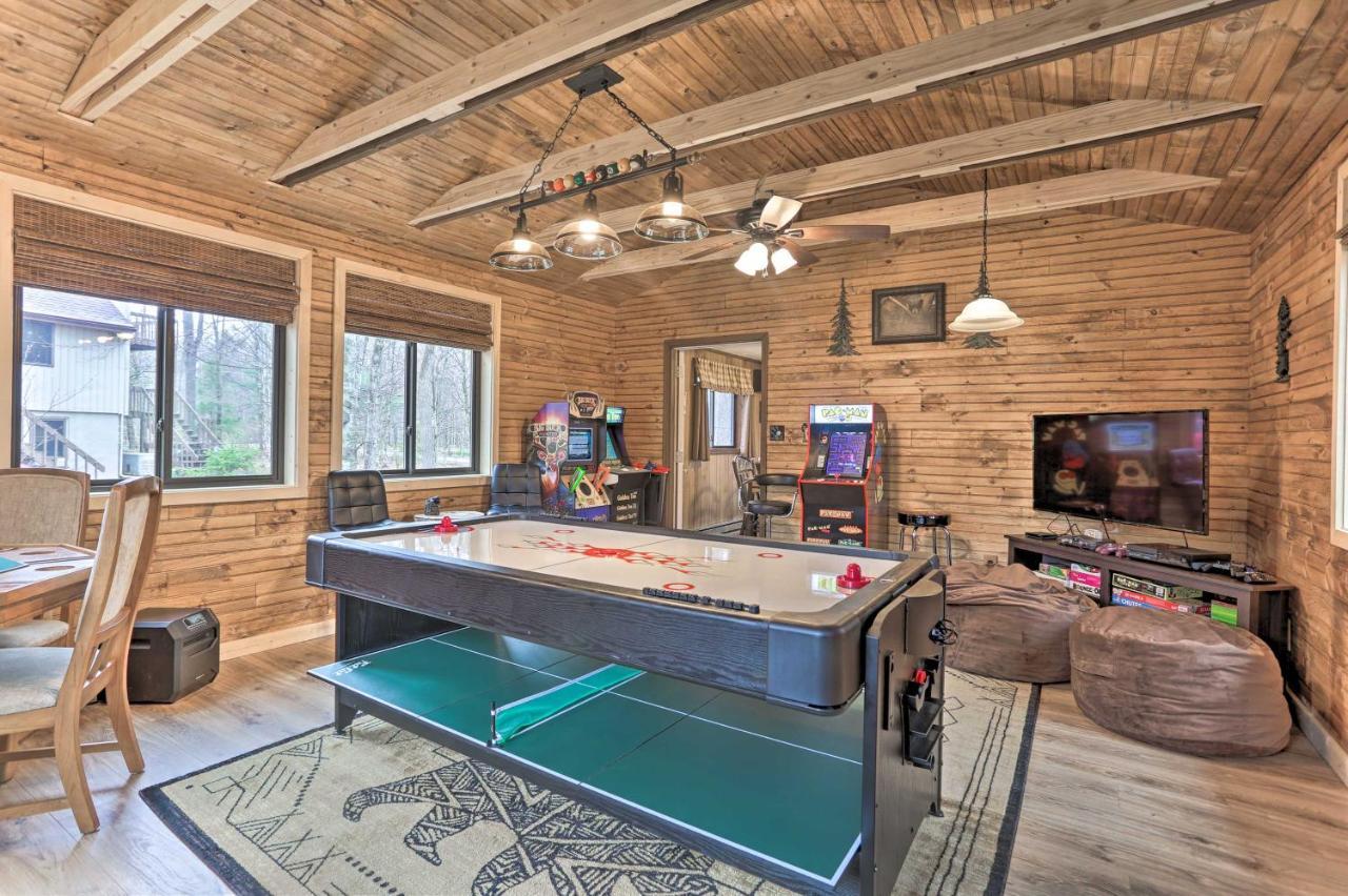 Bear Den Rustic Pocono Lake Home With Game Room! Luaran gambar