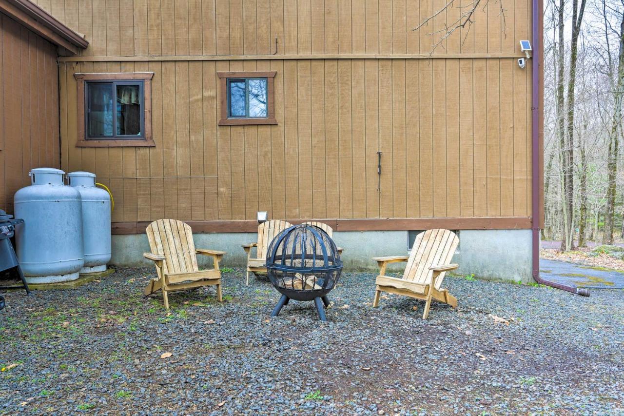 Bear Den Rustic Pocono Lake Home With Game Room! Luaran gambar
