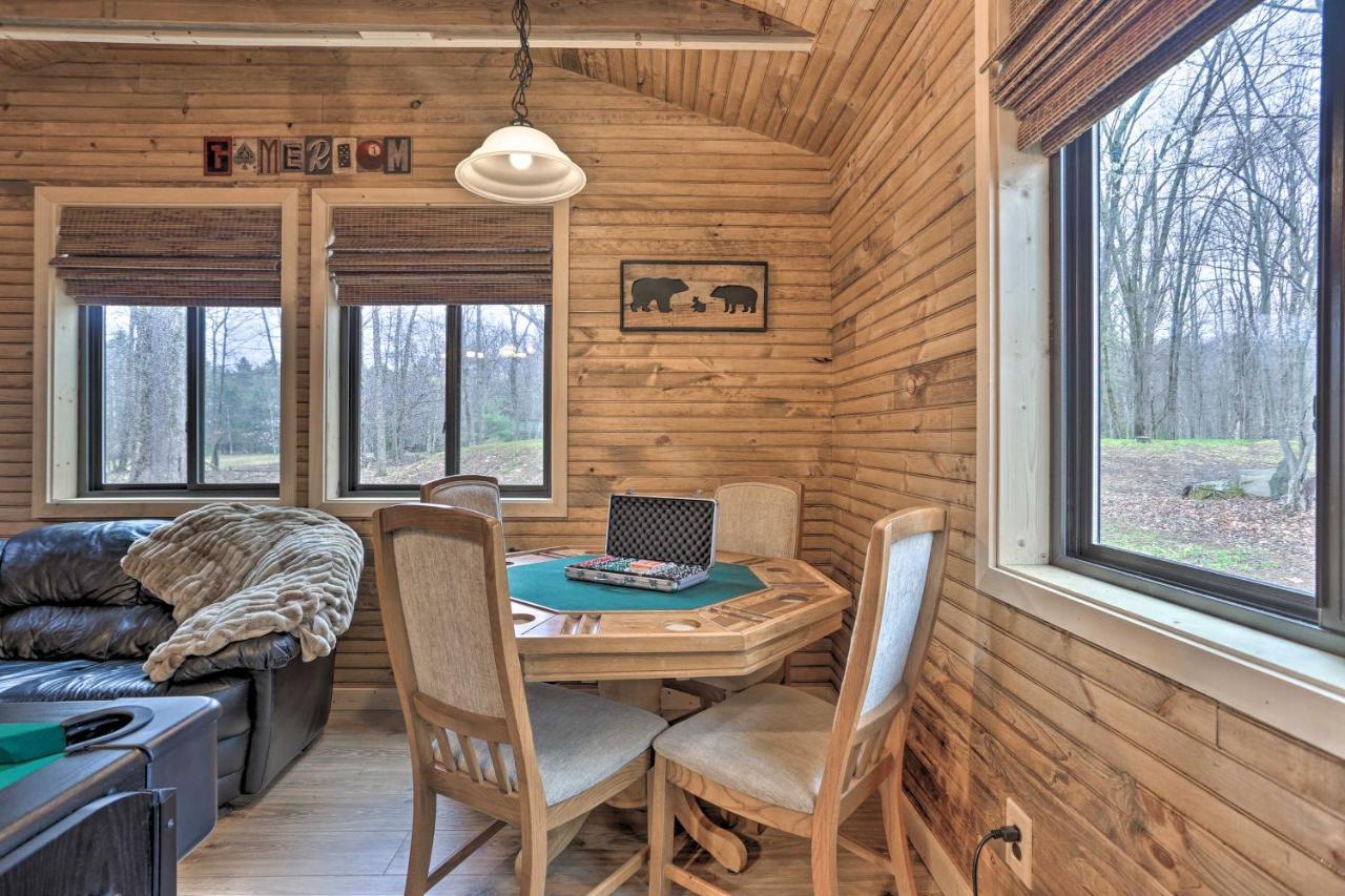 Bear Den Rustic Pocono Lake Home With Game Room! Luaran gambar