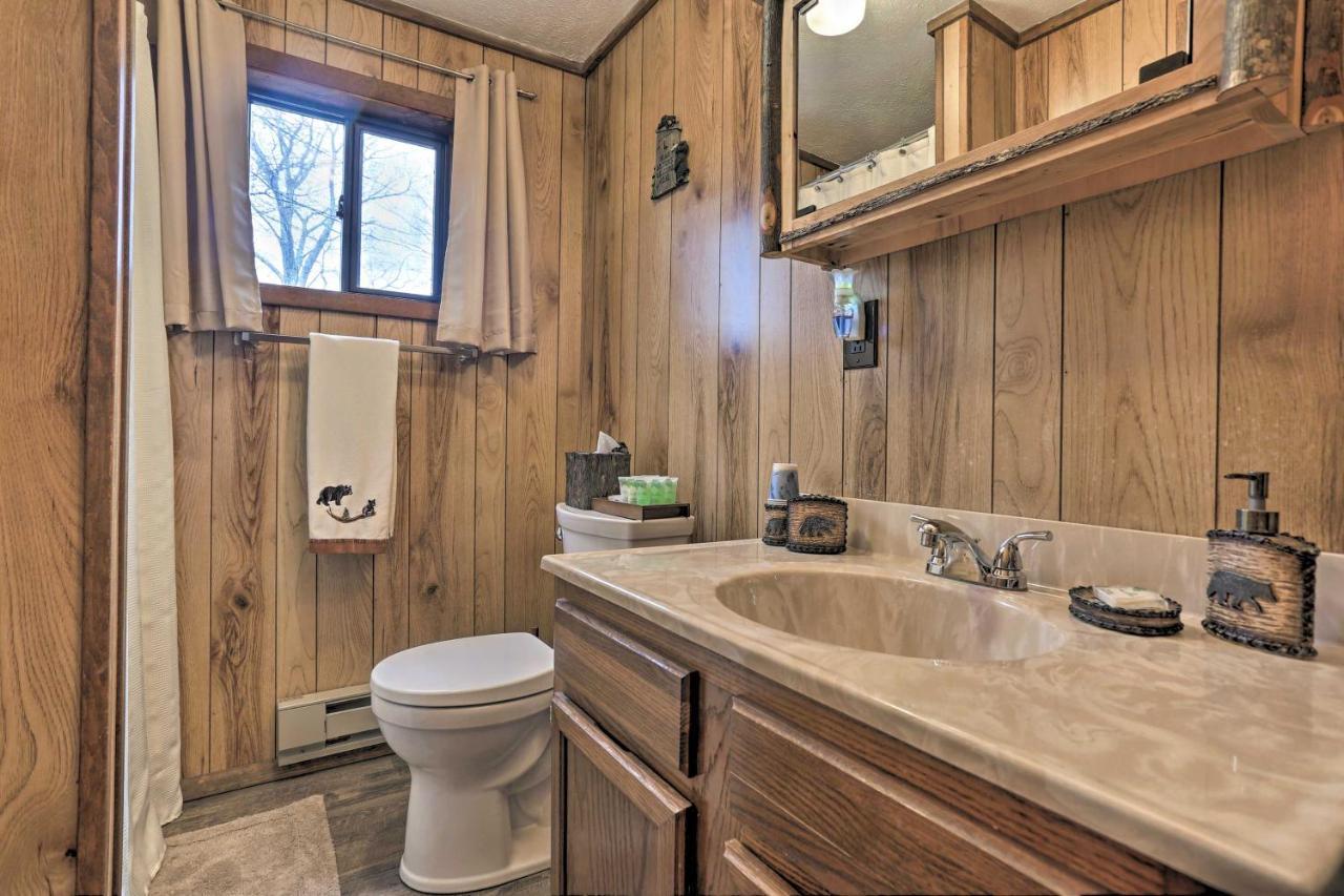 Bear Den Rustic Pocono Lake Home With Game Room! Luaran gambar