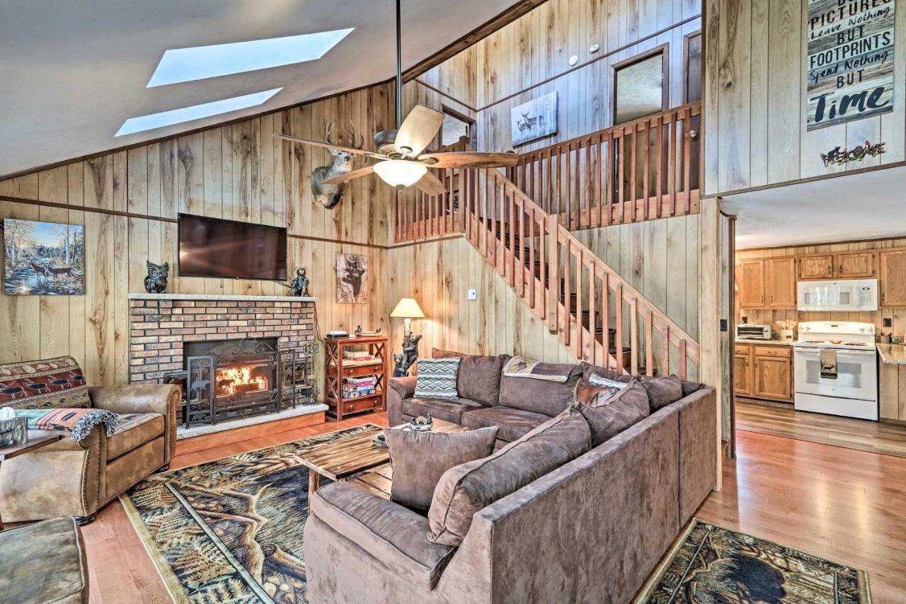 Bear Den Rustic Pocono Lake Home With Game Room! Luaran gambar