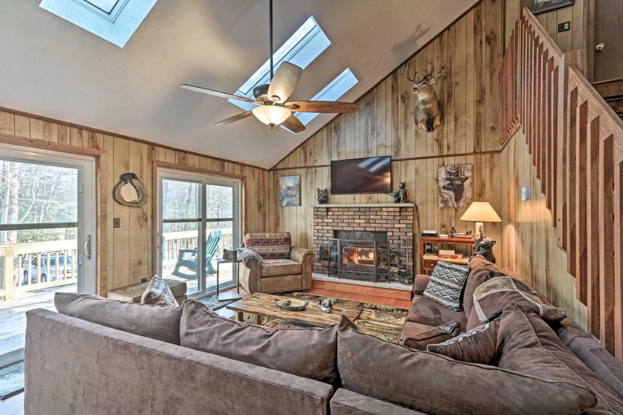 Bear Den Rustic Pocono Lake Home With Game Room! Luaran gambar