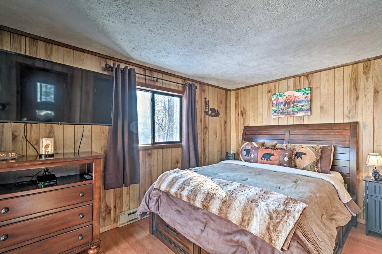 Bear Den Rustic Pocono Lake Home With Game Room! Luaran gambar